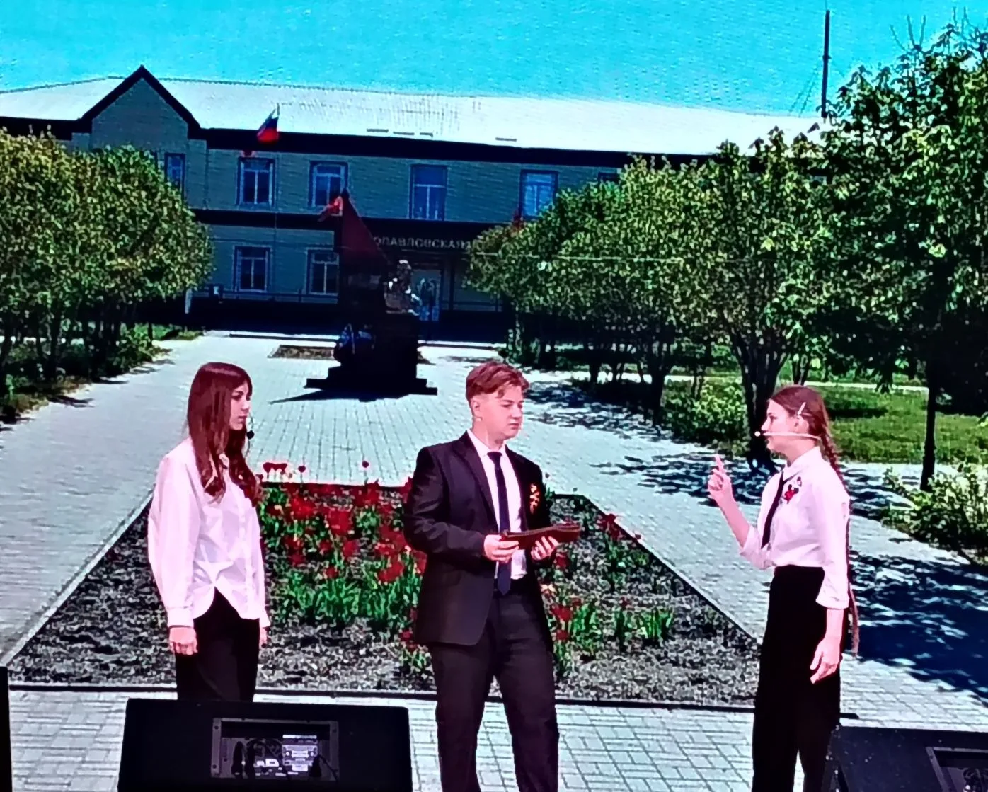 "Нам не забыть  Победный май". Под таким названием в районном доме культуры прошло ярко...