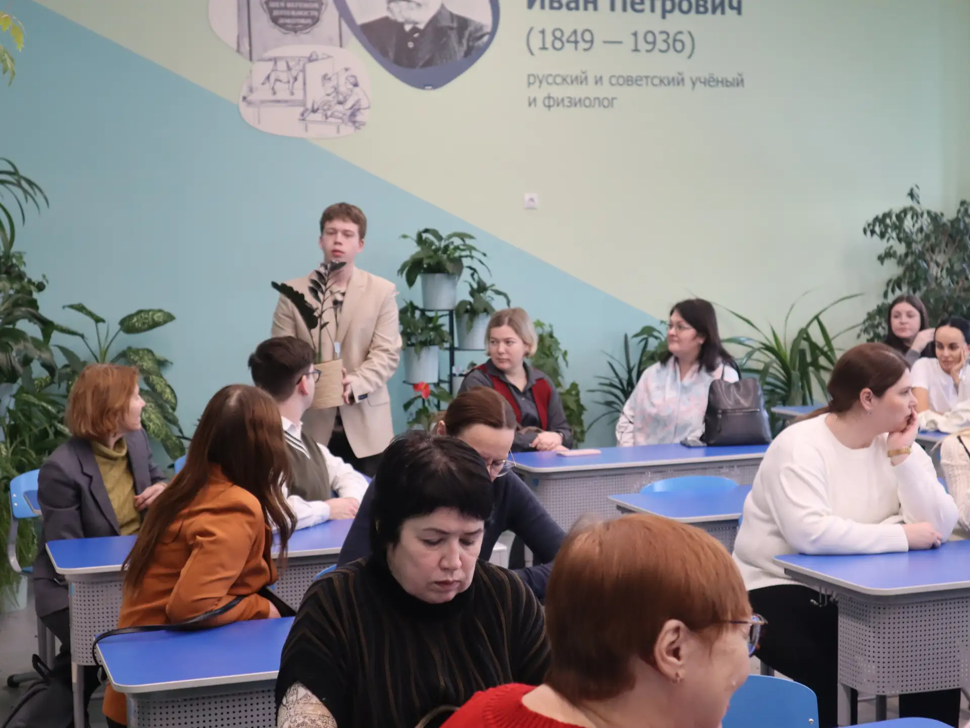 Сегодня в нашей школе состоялся городской семинар по подготовке к конкурсу школьного озеленения «Нес