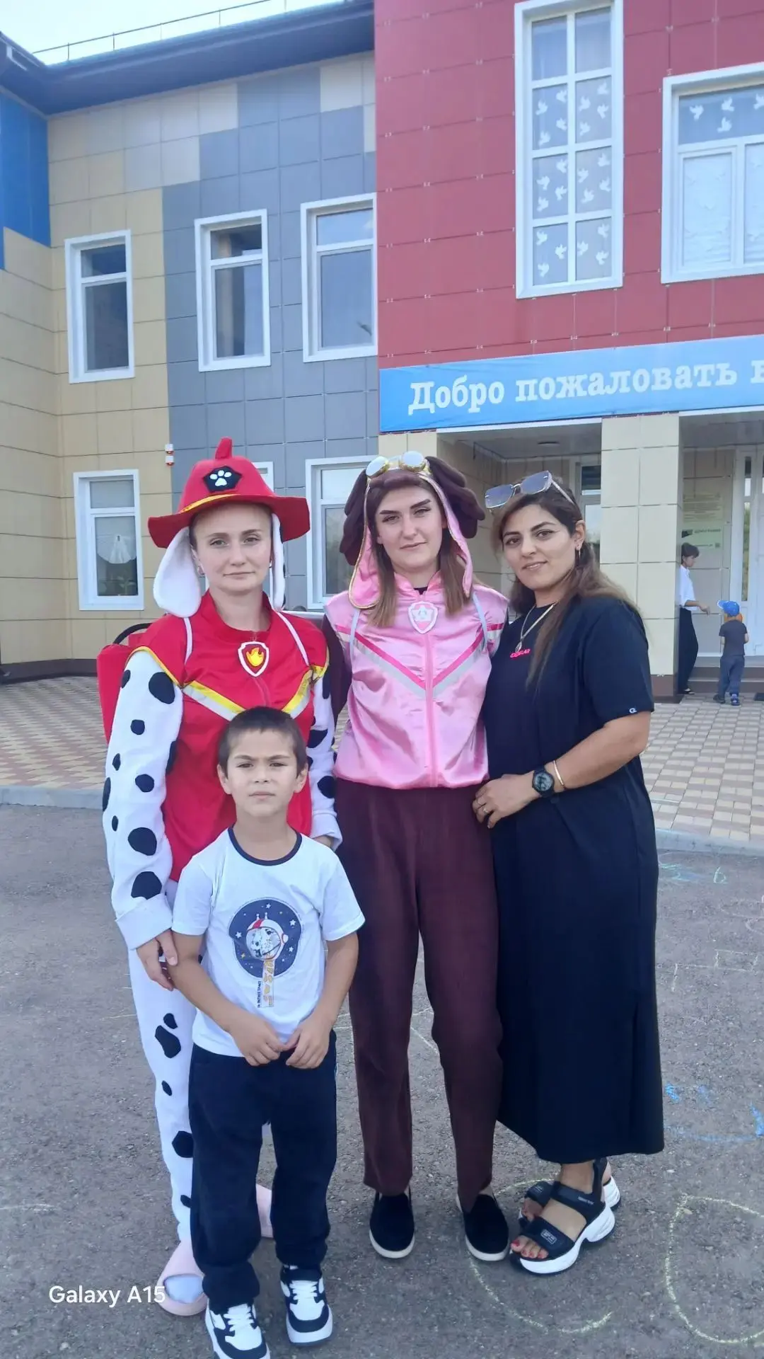 🌞🎉 День подошёл к концу — и наши воспитатели устроили ребятам настоящий праздник на п...