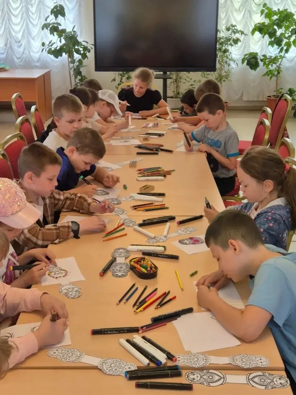 Каникулы с пользой продолжаются! 👋📆 8 июня в Центре культуры было особенно творчески и весело! Мы 