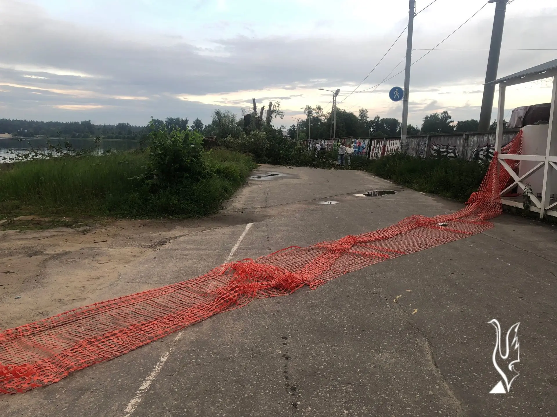 Уважаемые жители города!

На набережной городского озера идут подготовительные работы к основному эт