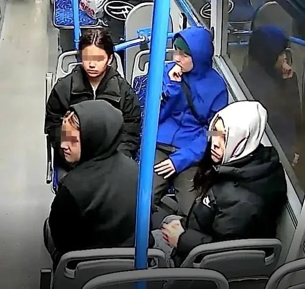 В Калуге подростки три раза за сутки цеплялись за троллейбусы, рискуя жизнями. Об этих ...