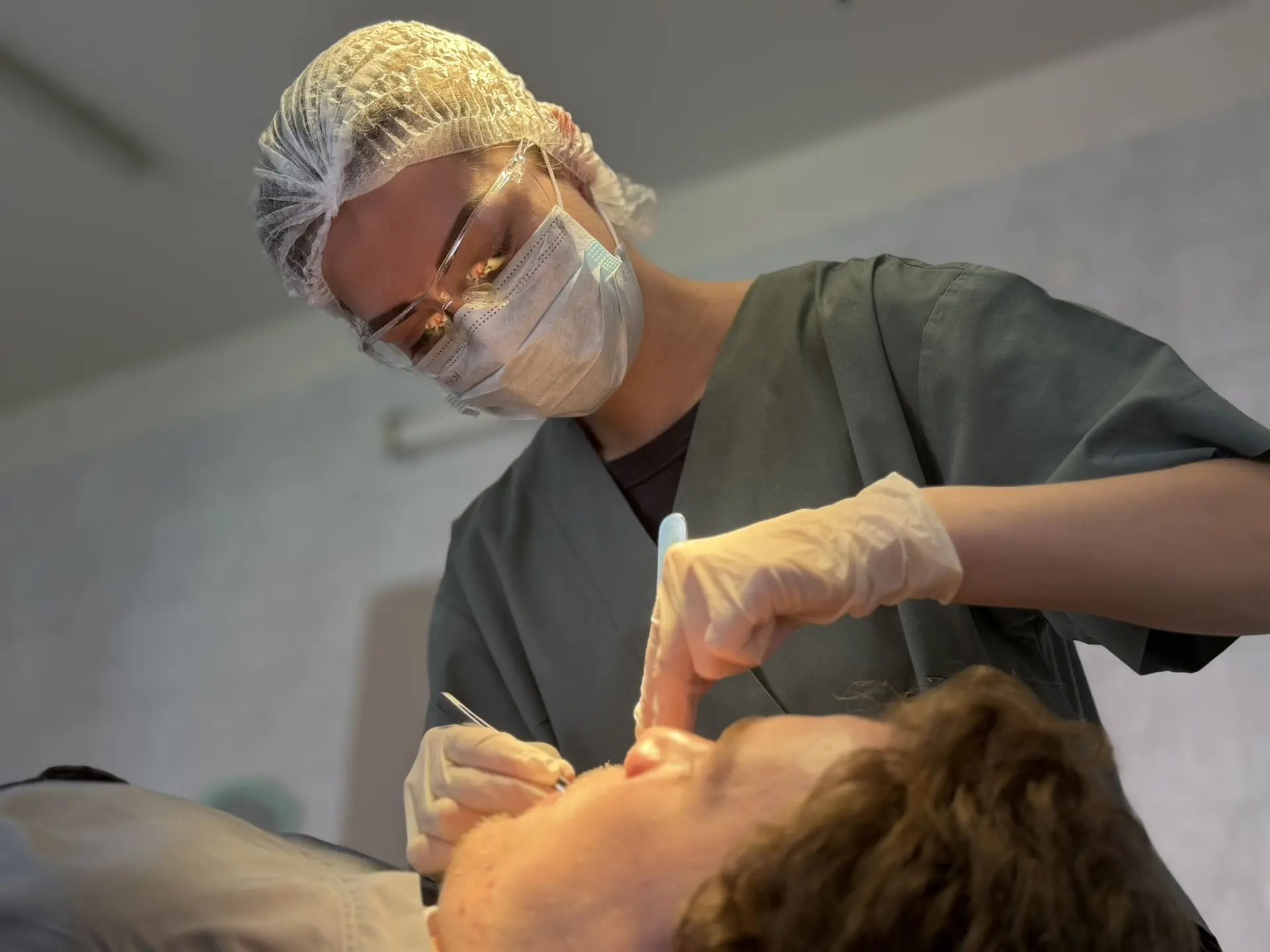🦷4 июня – Всемирный день борьбы с кариесом: не доводите зубы до хирурга