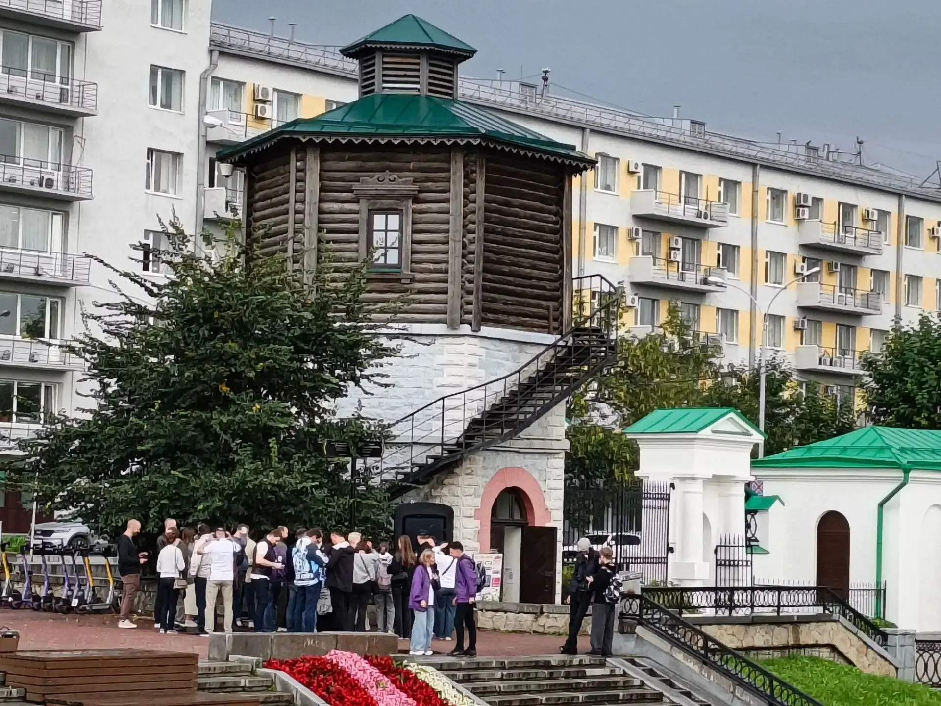 В уральской столице вовсю идёт охота за лимитированными стикерами от Global City Екатер...