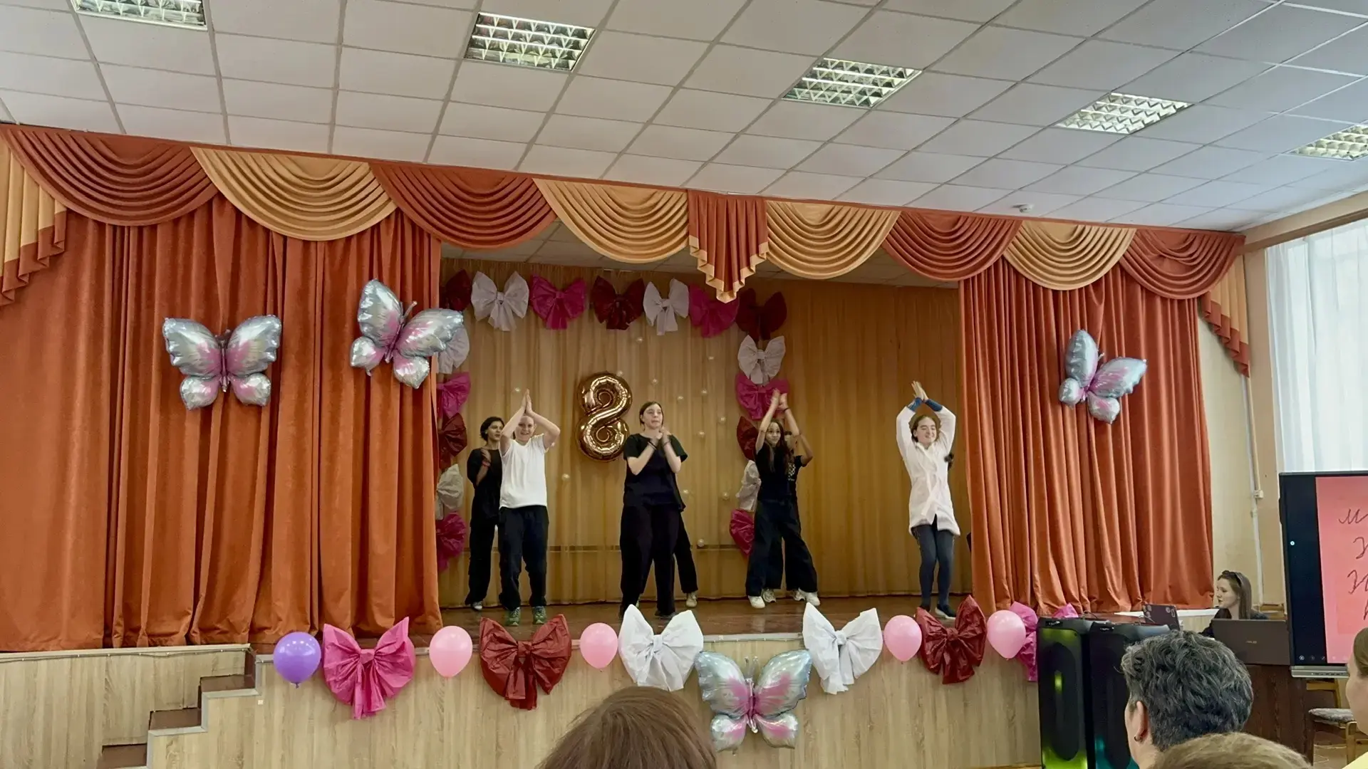 МОУ "Гимназия №4": Весенний праздник – дань уважения прекрасным женщинам  6 марта 2026 года в стенах