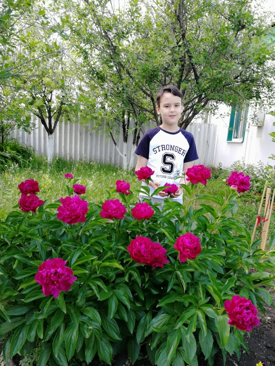 "Ауылдағы йәйге көндәр! Рәүилә өләсәйебеҙҙең күҙҙең яуын алып торған пион сәскәләре". Ш...