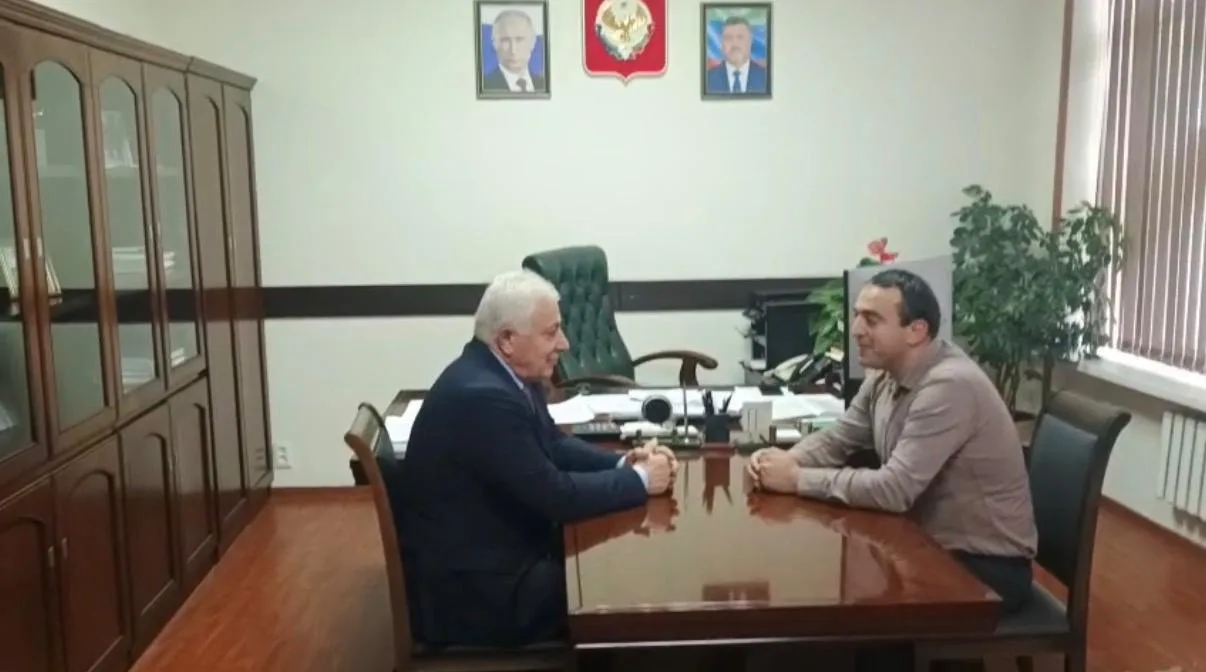 Экс-глава Хивского района, а на сегодняшний день аудитор Счётной палаты РД Бейдуллах Ми...