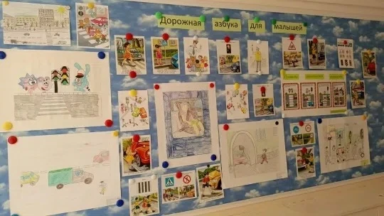 В детском саду прошла выставка творческих работ по ПДД - "Дорожная азбука для малышей"🚗
🚦Данная вы