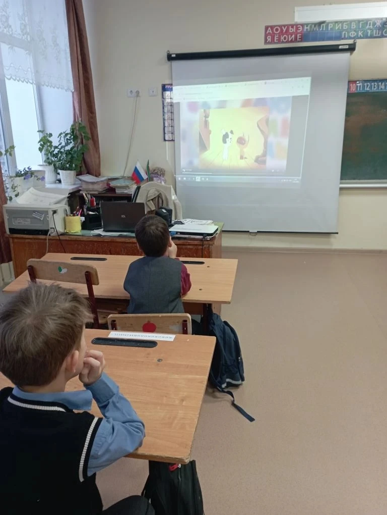 В рамках проекта "Разговоры о важном" в 1-9 классах прошло занятие на тему "Как создают...