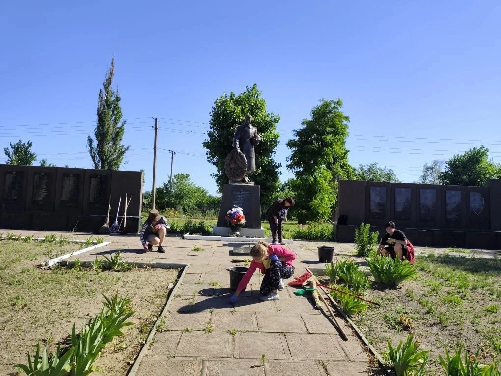 Акция «Обелиск» 🌿🕊
17 июня, в преддверии Дня памяти и скорби провели традиционную акцию «Обелиск» 