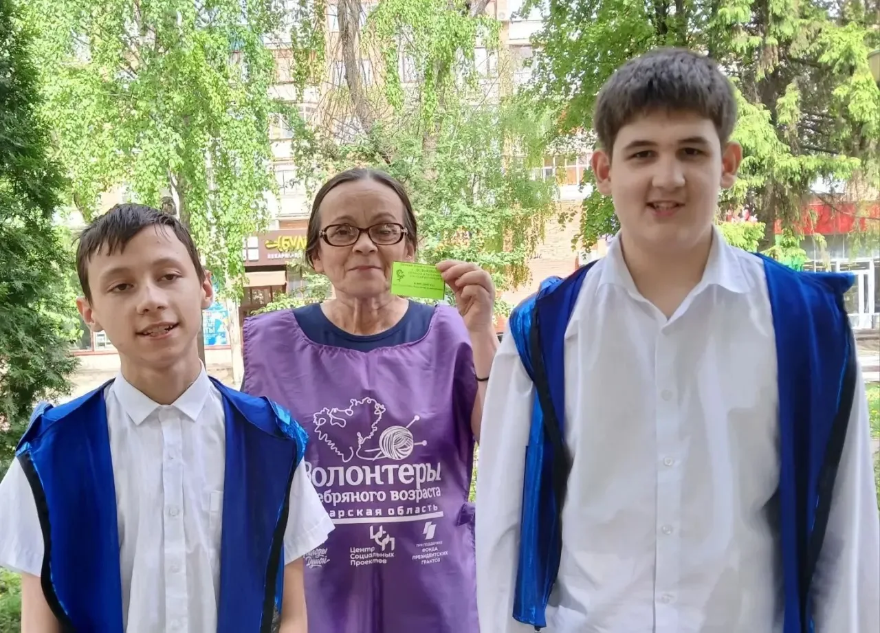 📢 На улицах Кировского района прошла добрая акция «Скажи Детскому телефону доверия — ДА!»  15 мая ак