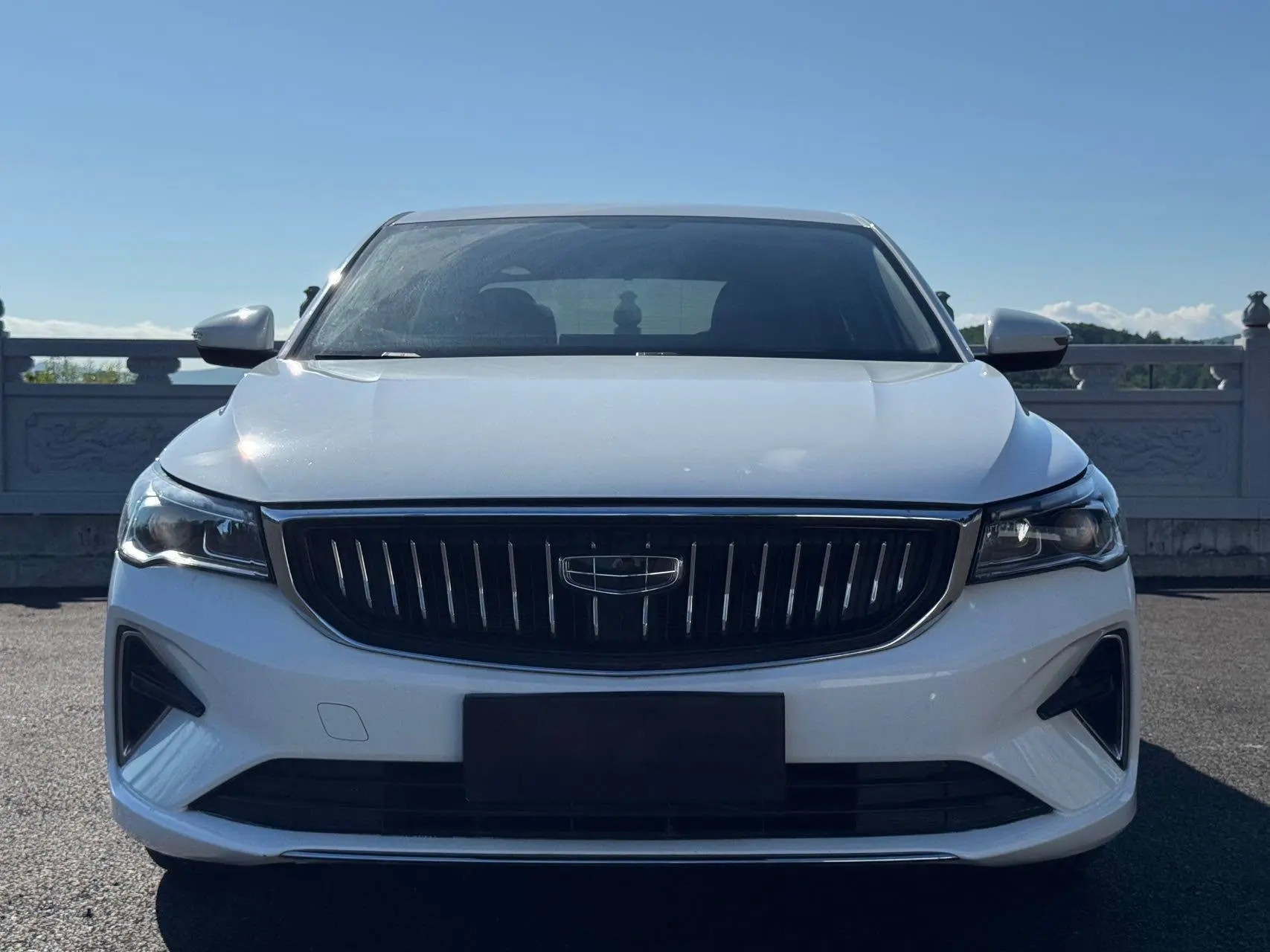 Geely Emgrand - если сильно ограничен бюджет и нужен левый руль