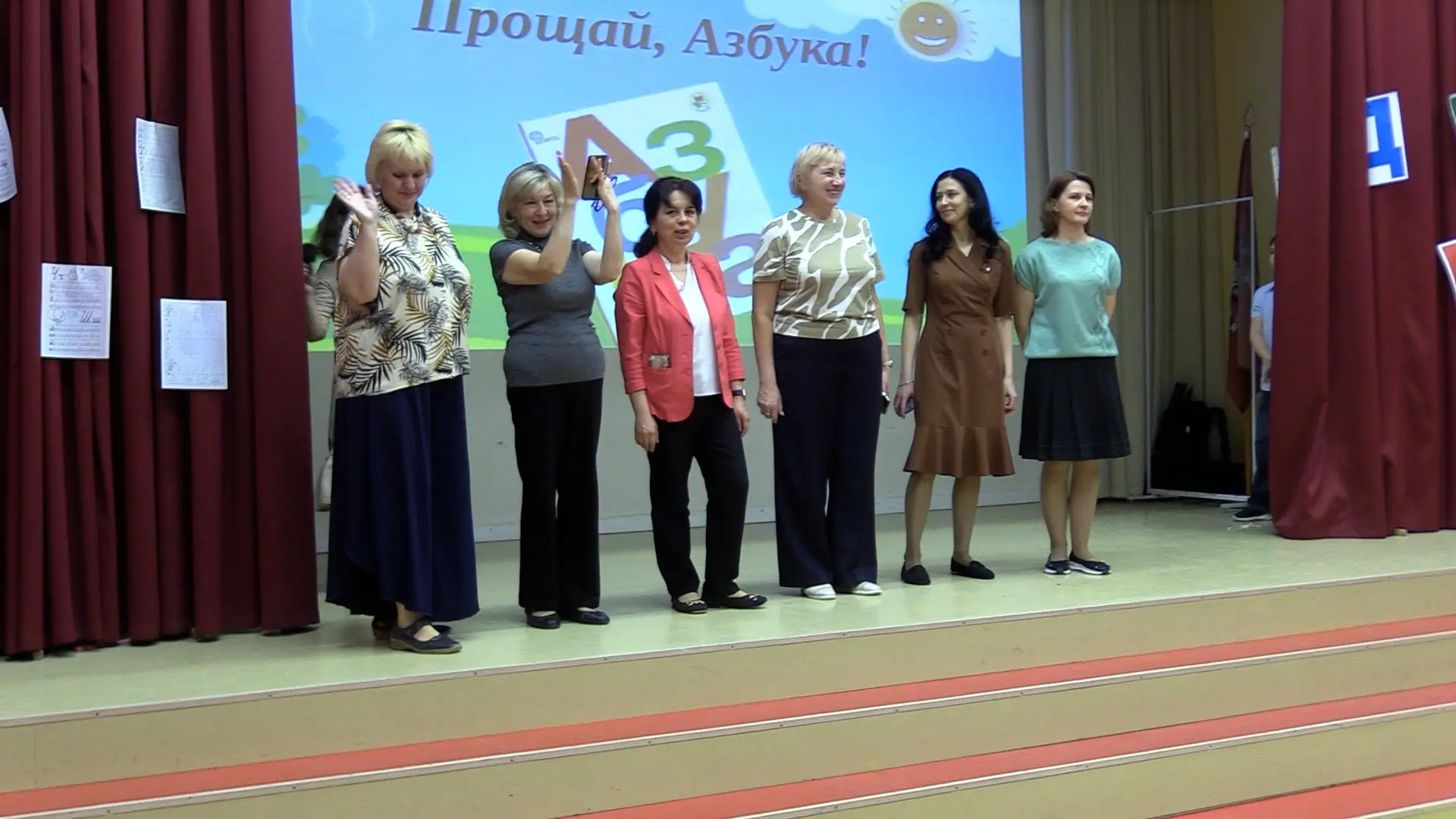 📖 Прощай, азбука!  📚 В начальной школе прошёл один из важнейших праздников для первоклассников "Прощ