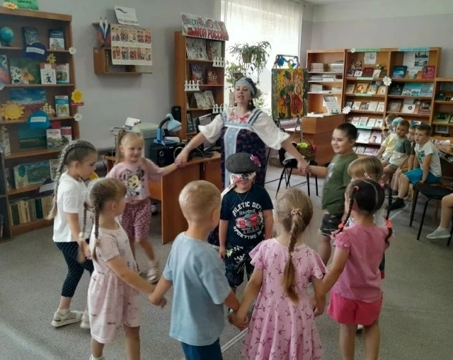 В рамках программы летних чтений «Многонациональное лето» в Яснополянской сельской библ...