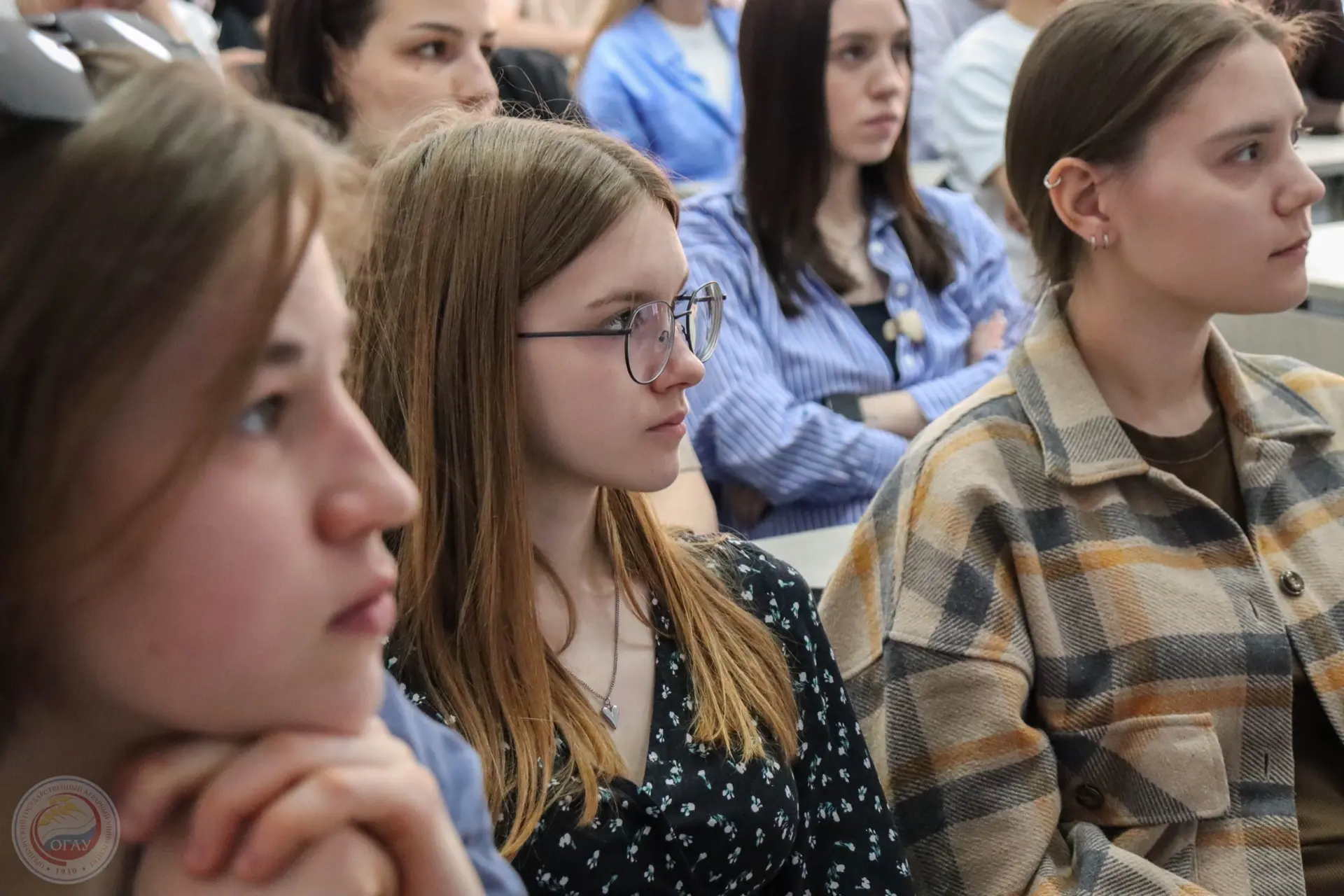🗣Сегодня в ОГАУ говорили о сложном — и на понятном языке.   В вузе прошла лекция от эксперта проекта