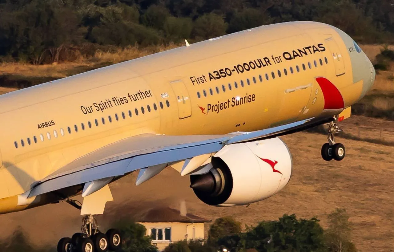 ✈️ Авиалайнер A350-1000ULR установил абсолютный рекорд длительности полета, пробыв в небе более 24 ч
