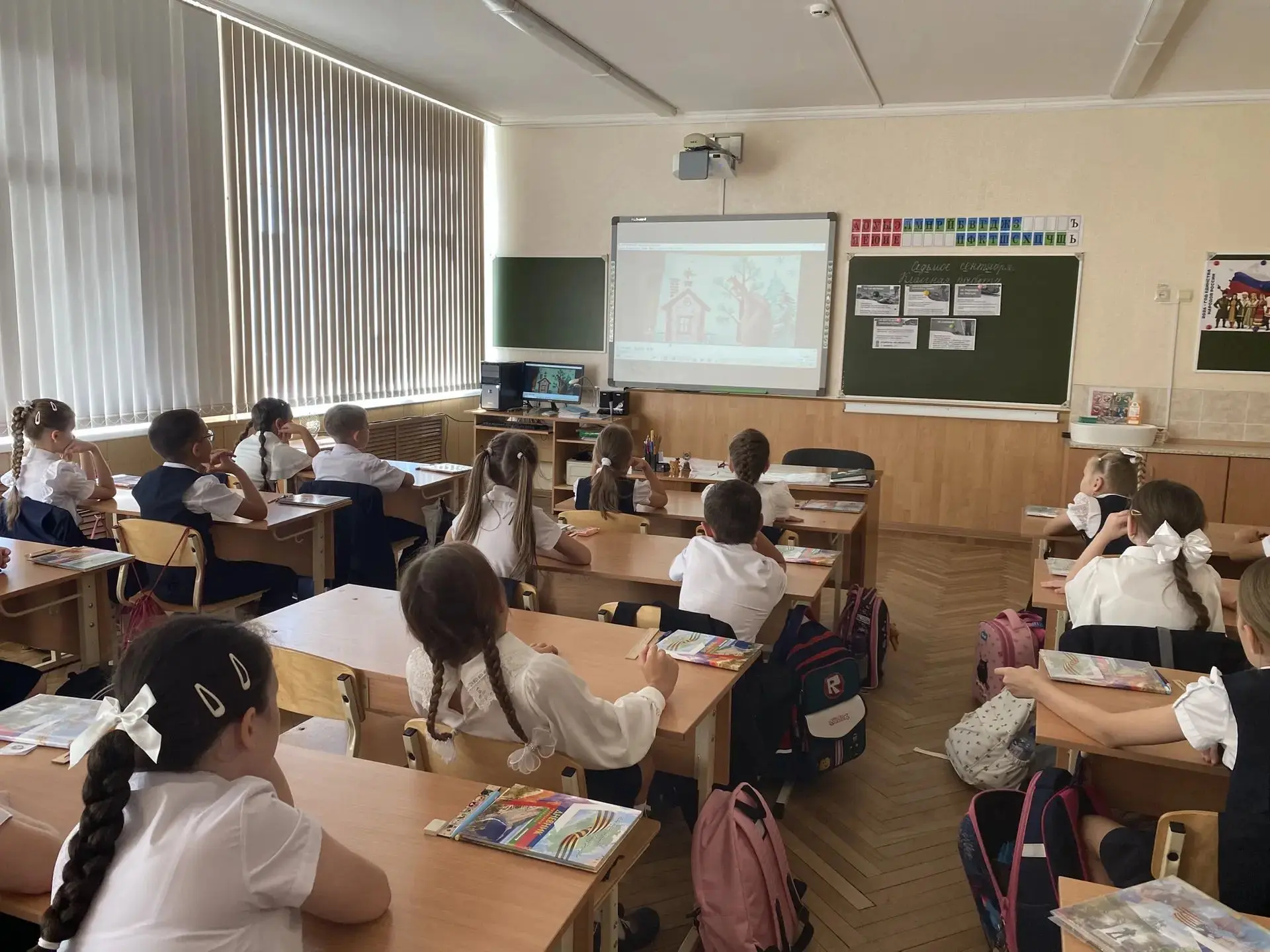 В рамках социального проекта "Могу чувствовать" ученики 3 "В" класса МАОУлицея3 им. М. ...