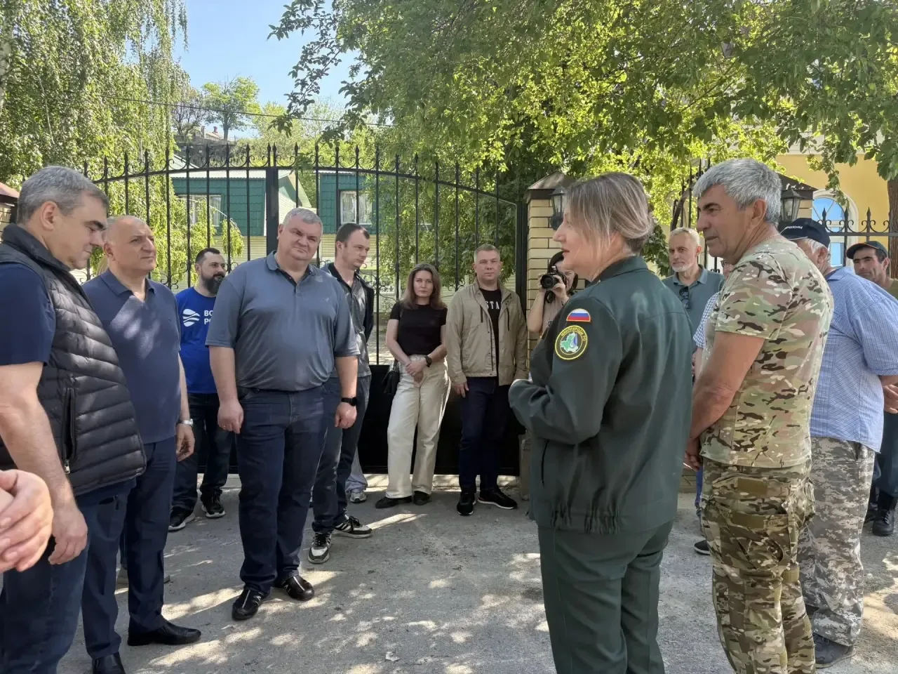 Власти и волонтеры вышли на очистку берега реки в Кагальнике в рамках всероссийской акции  На берегу
