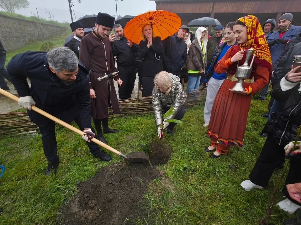 🌳Аппарат Минкультуры Дагестана принял участие в республиканском субботнике в Дербенте.
