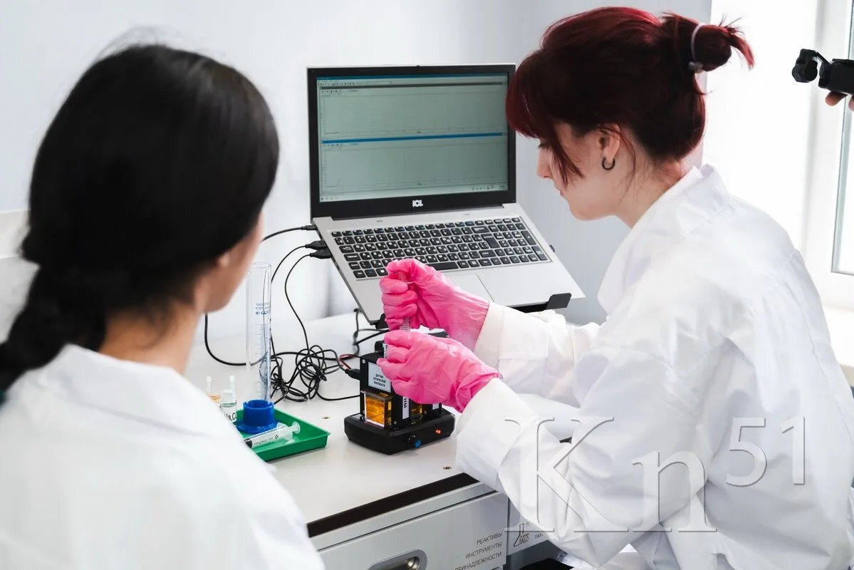🔬  От теории к эксперименту: новая лаборатория в гимназии Мончегорска поможет школьник...