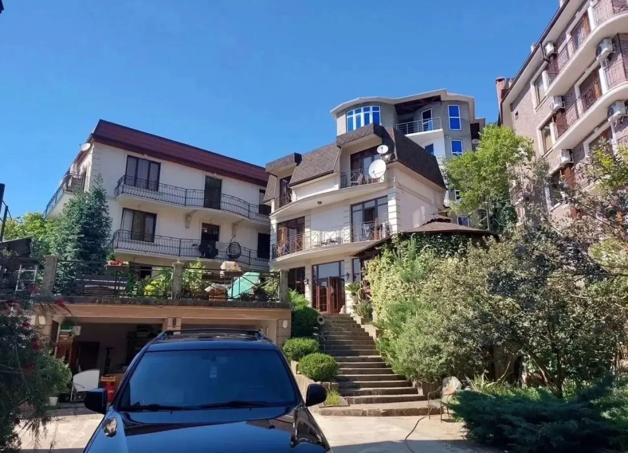 Гостевой дом «Виктория» ☀️между Старой и Новой Гагрой, 10 минут пешком до  Колеса обозрения 🎡 
📍Ад