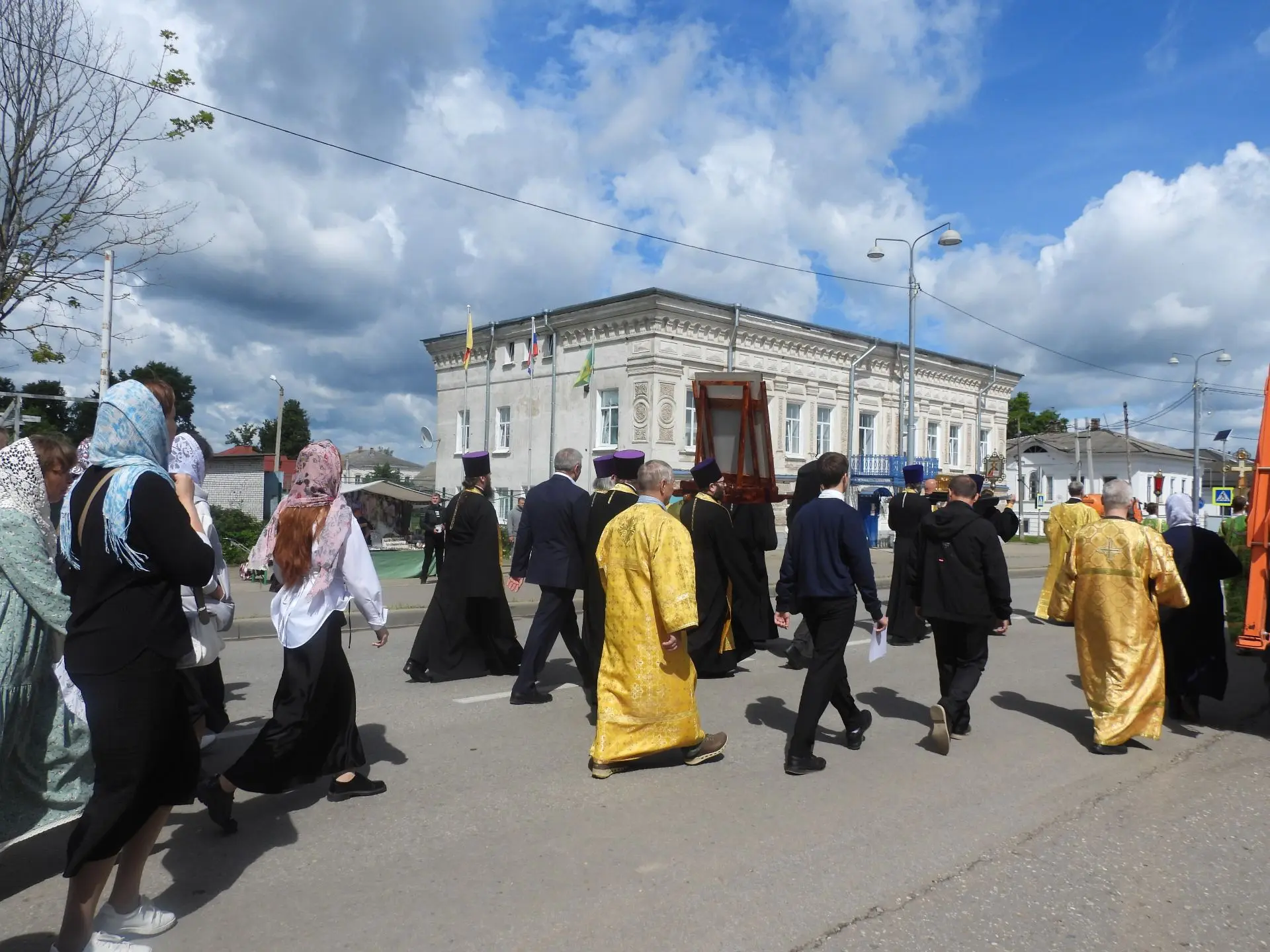 Сегодня в Калязине продолжились мероприятия в честь завершения Большого Волжского Крестного хода. По