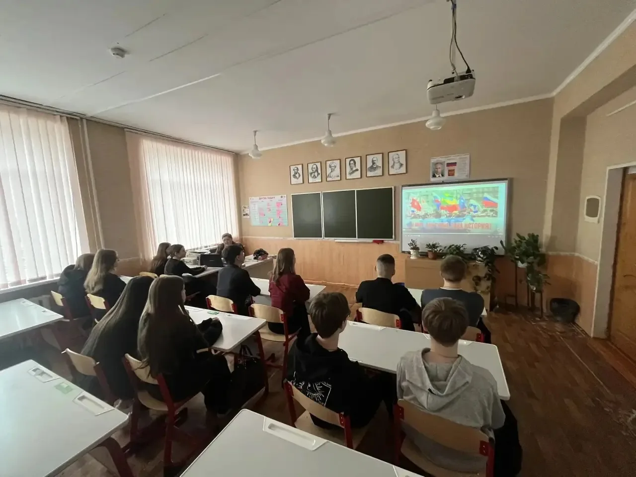 🇷🇺18 марта, в День воссоединения Крыма с Россией, в МБОУ СОШ с. Тербуны прошли классные часы "Россия