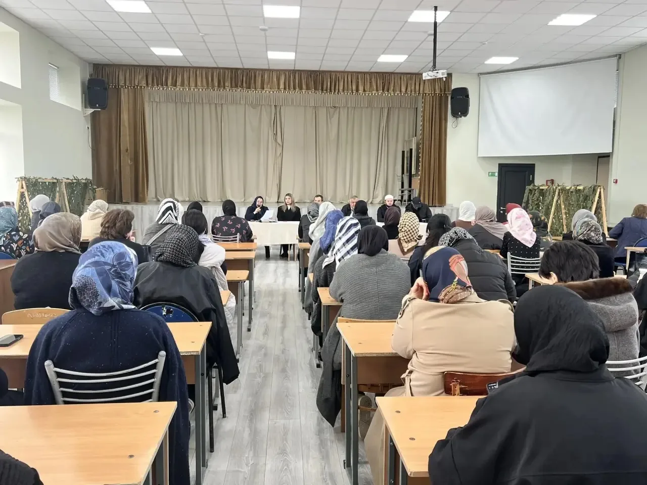 Родительское собрание в гимназии: профилактика нарушений среди подростков  23 апреля в актовом зале 