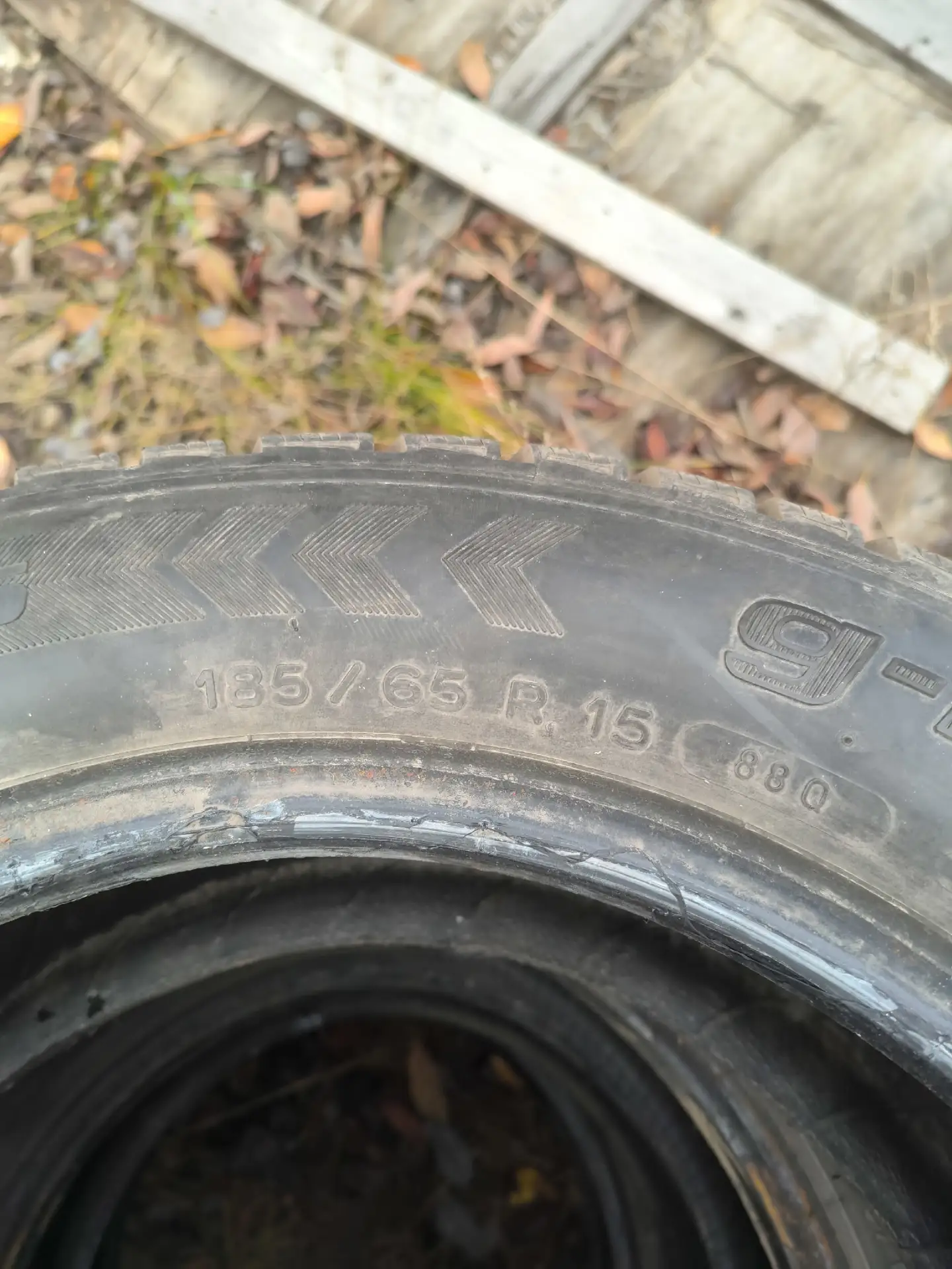 Резина зимняя 185/65 15 даром