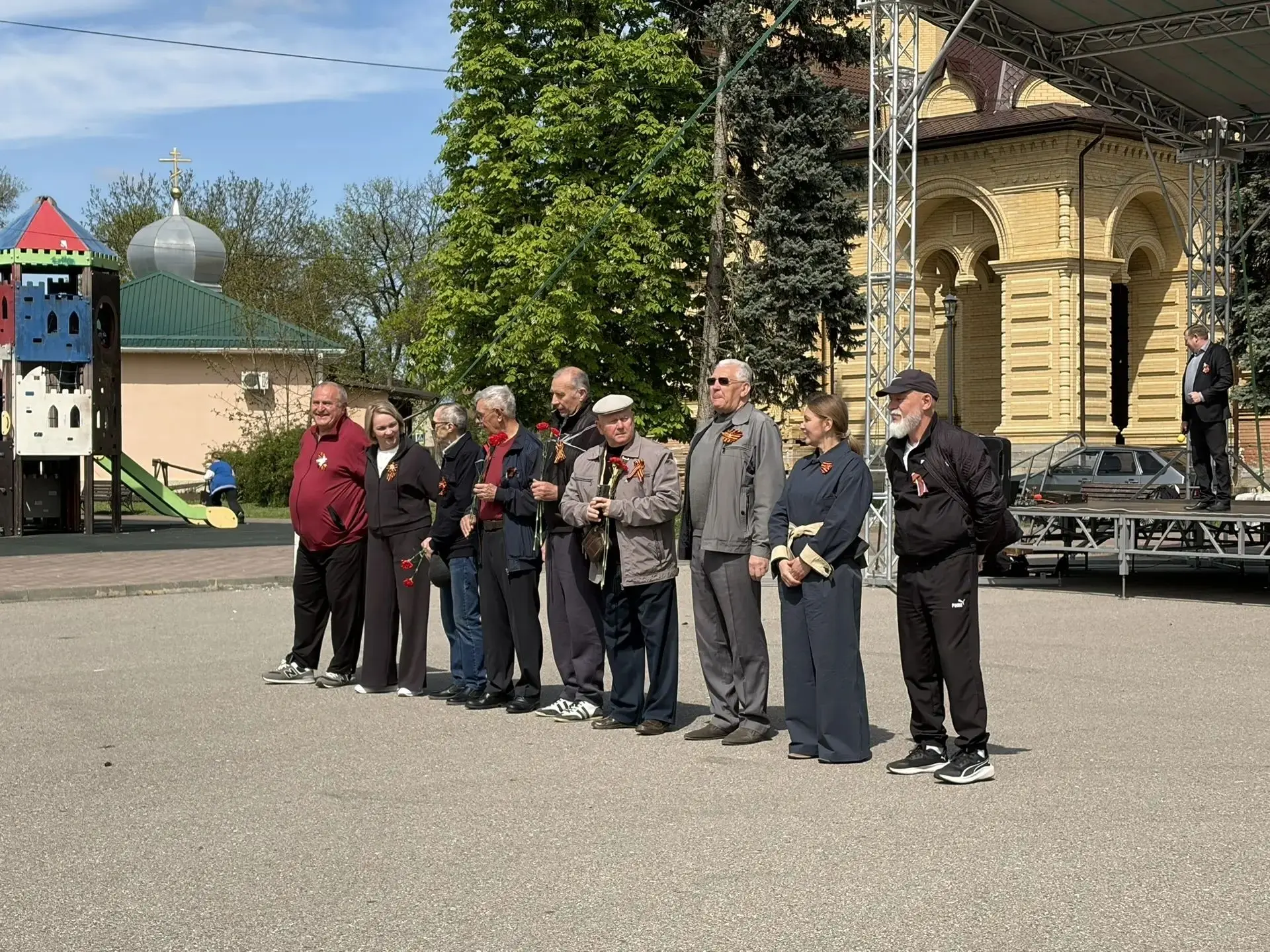 🎉 Сотрудники Кировского центра социального обслуживания населения приняли участие в спортивном мероп
