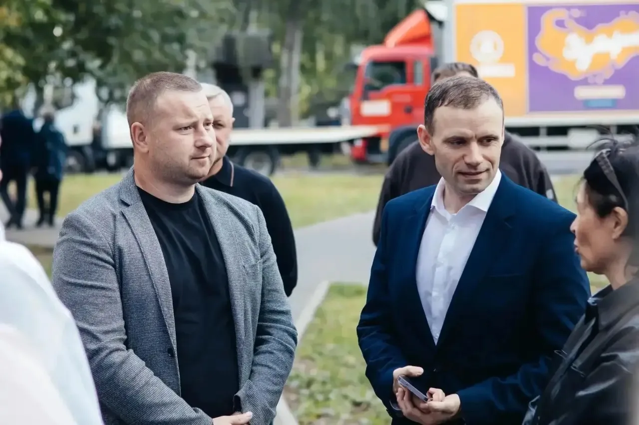 26 августа принял участие во встрече с жителями дома № 1/2 по улице Советская (мкр. Пер...