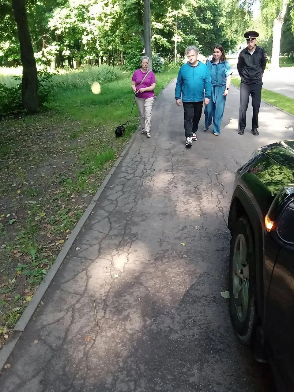 В парке Белоусова прошел рейд, посвященный соблюдению правил выгула собак