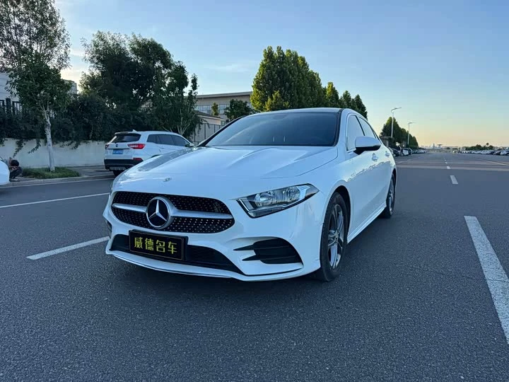 Mercedes-Benz A-Class A 180 L Sport Sedan 2022 года выпуска, 136 h/p, пробег 27 т.км.