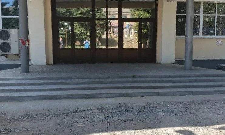 В Марковском районном доме культуры завершили ремонт входной группы

Входная группа ДК нуждалась в о