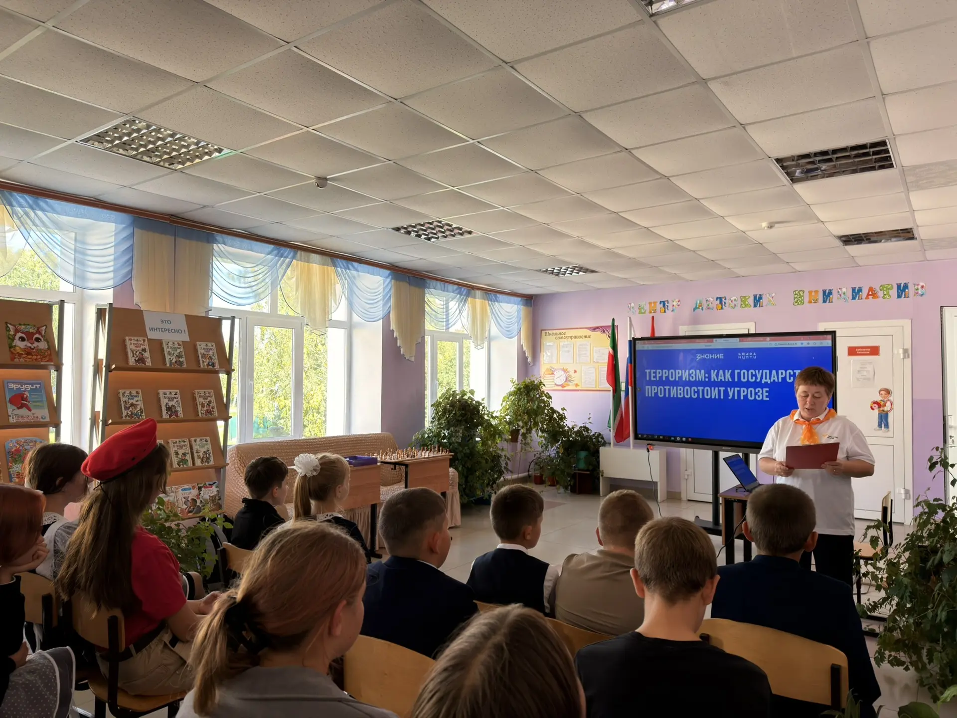 Сегодня, 3 сентября, в нашей школе прошел День солидарности в борьбе с терроризмом.