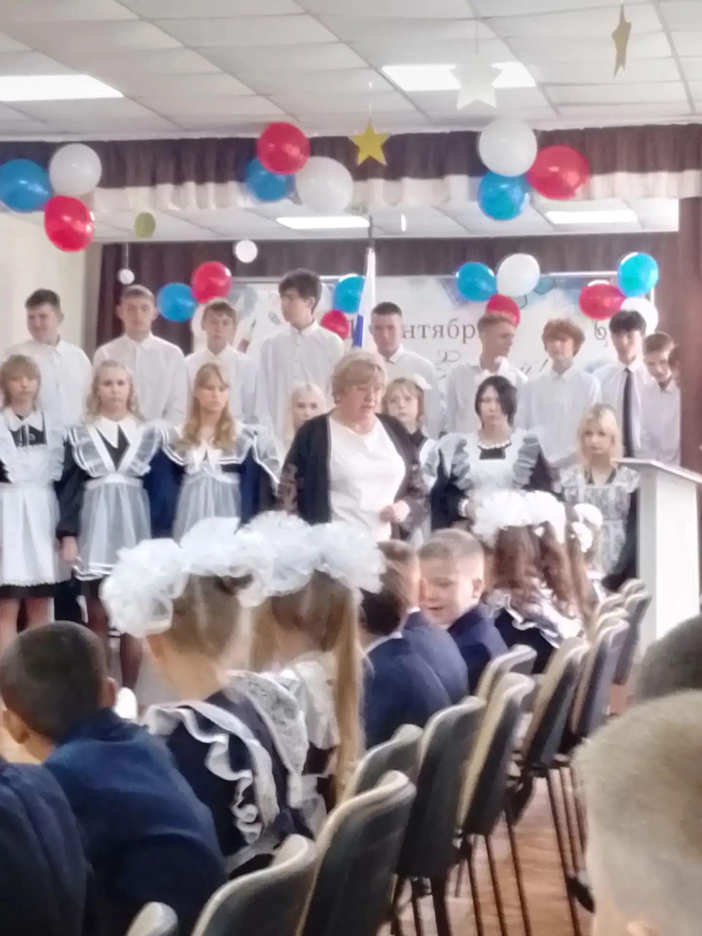 В День знаний мы желаем всем удачи,