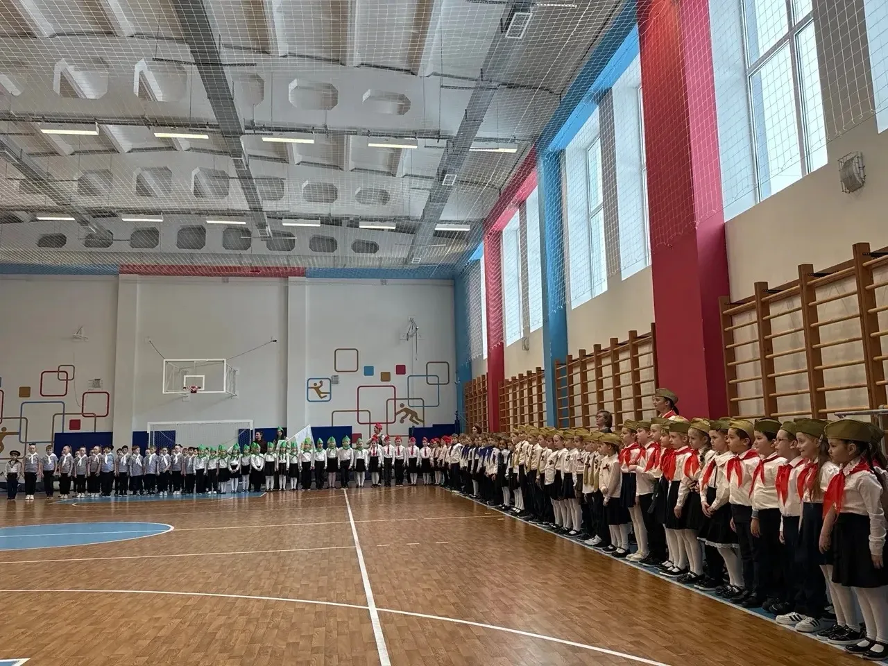 Конкурс «Смотр строя и песни» в Янинском центре образования!    С 24 по 26 февраля по сложившейся тр
