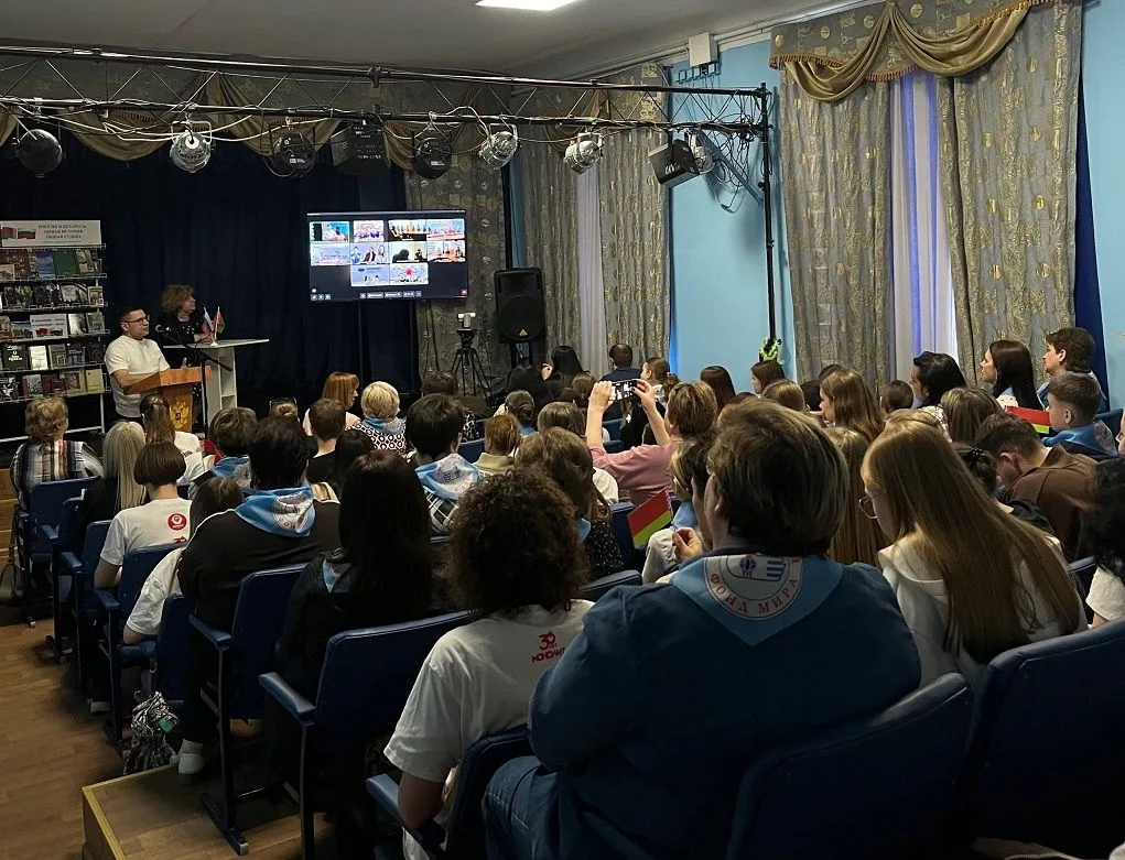 Во Дворце пионеров и школьников состоялся телемост, посвящённый 20-летию сотрудничества Курской обла