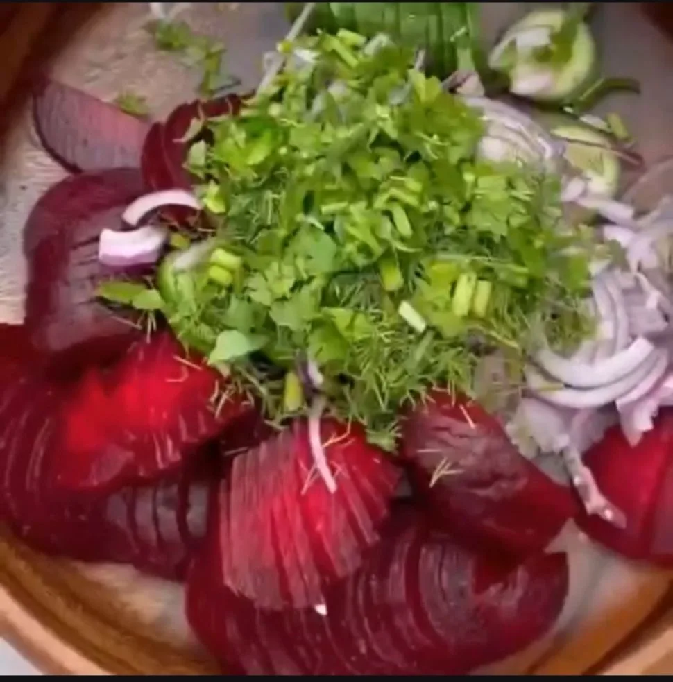 🥙 Салат из огурцов и свеклы
