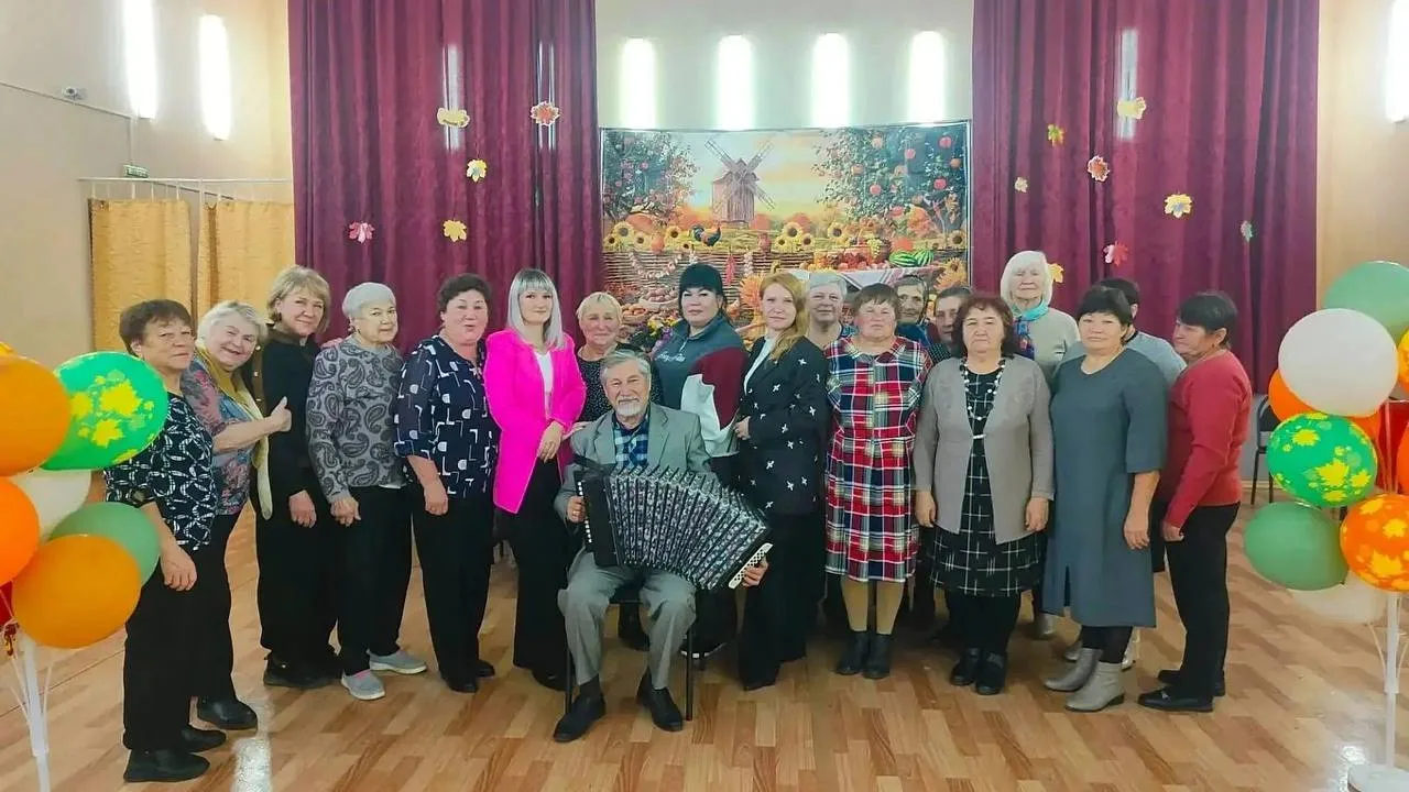 🌸 В «Добрых встречах» отметили День элегантного возраста