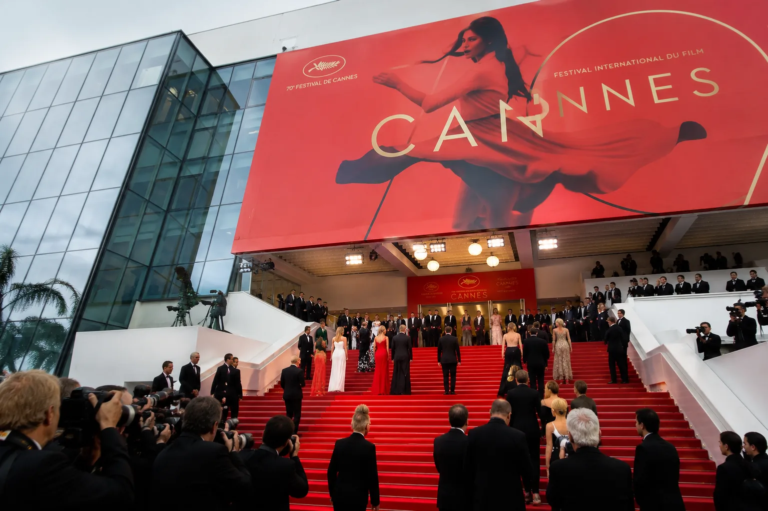 Канны в ударе  🎞 Накануне завершился 79-й Каннский кинофестиваль. На финальной церемонии в театре Лю