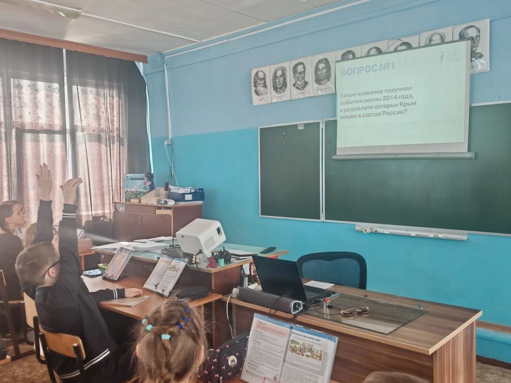 🧠 Проверили знания о Крыме: в нашей школе прошла викторина от «Движения Первых»  В преддверии Дня во