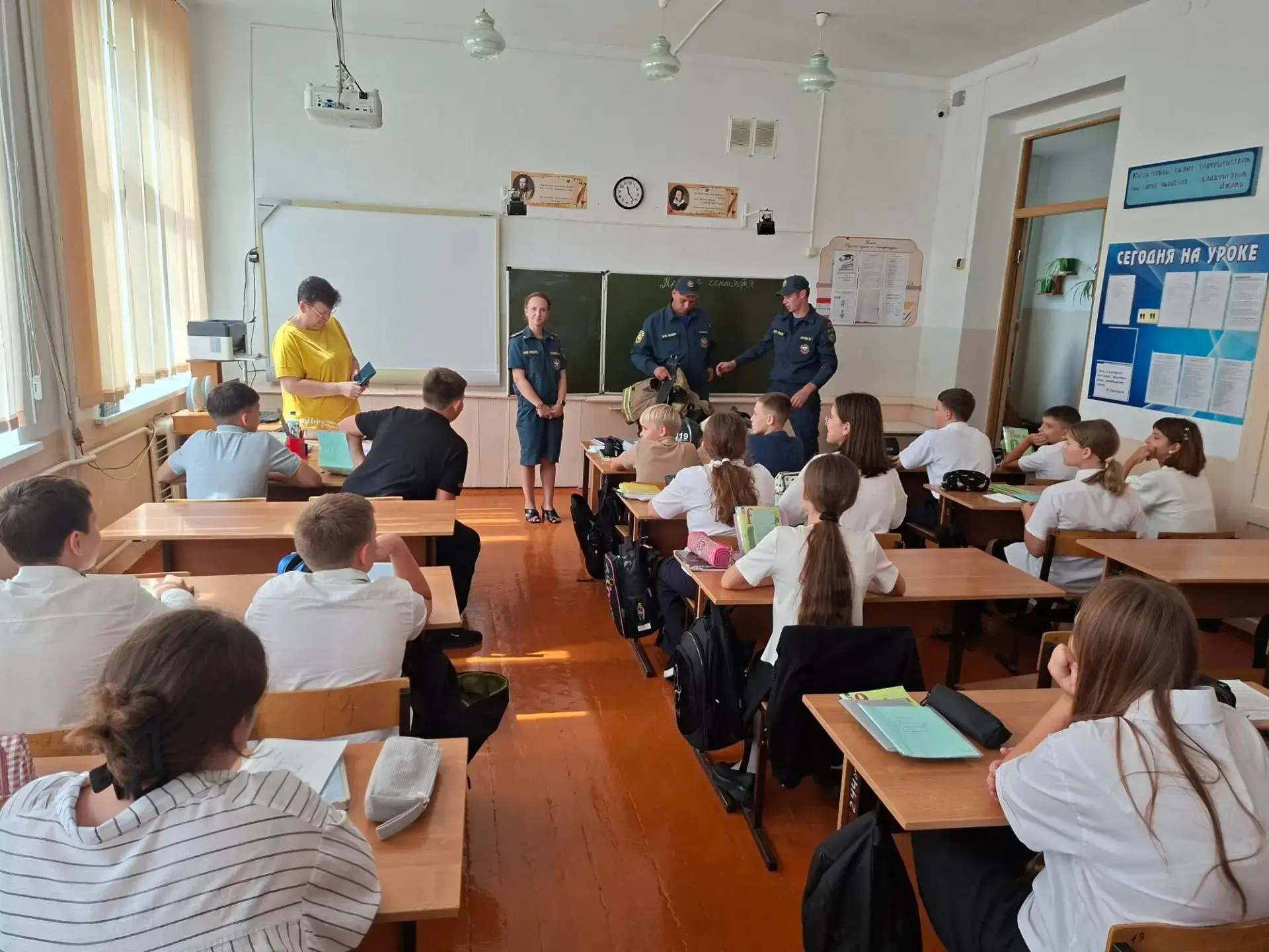 3 сентября для учащихся 6 "б" класса был проведен открытый урок безопасности. Инспектор...
