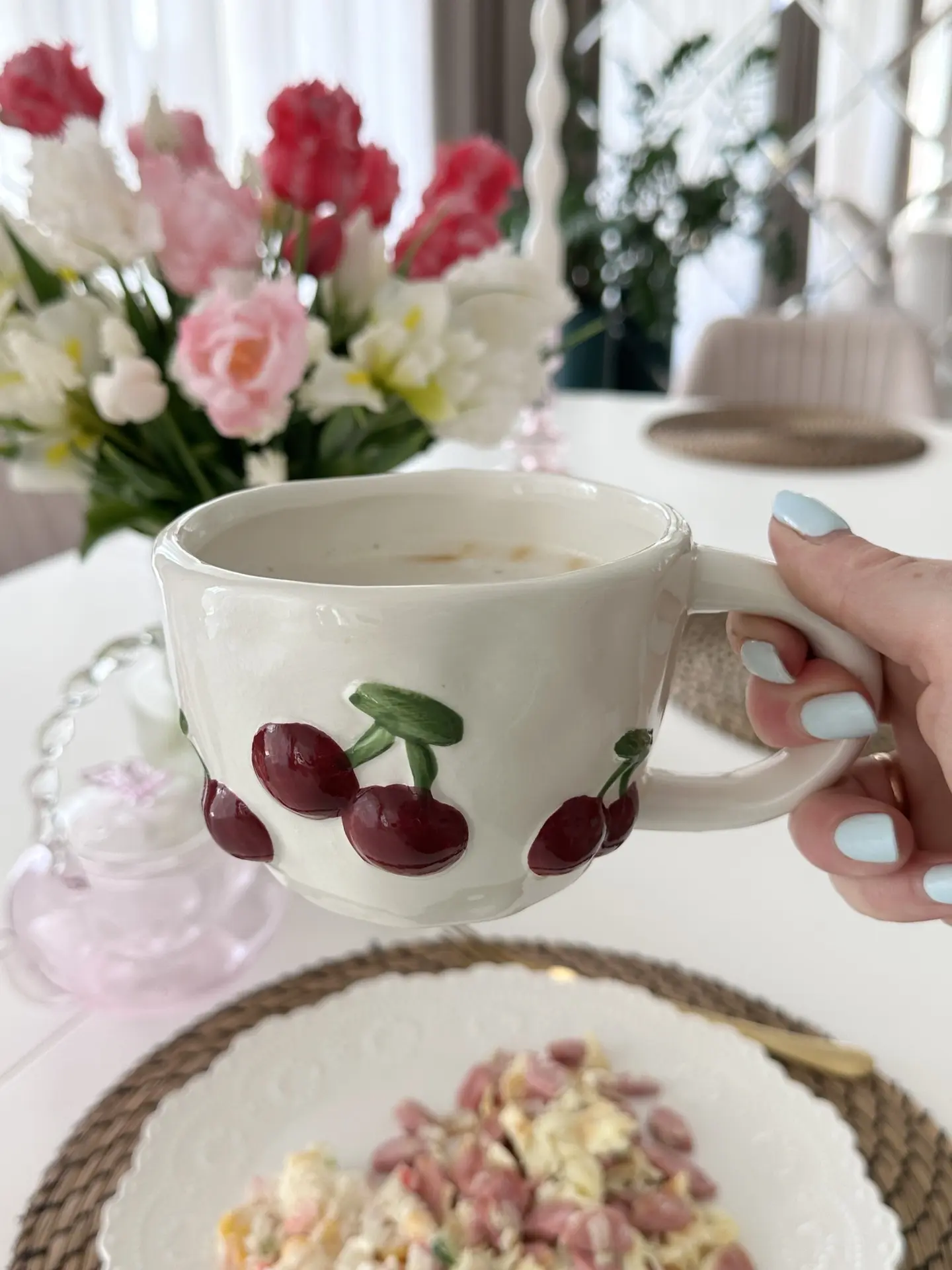 🌞Всем доброе утро!
 
💕С началом новой рабоче-летней недели!
 
🍒С утра чашечка кофе из новой кружк