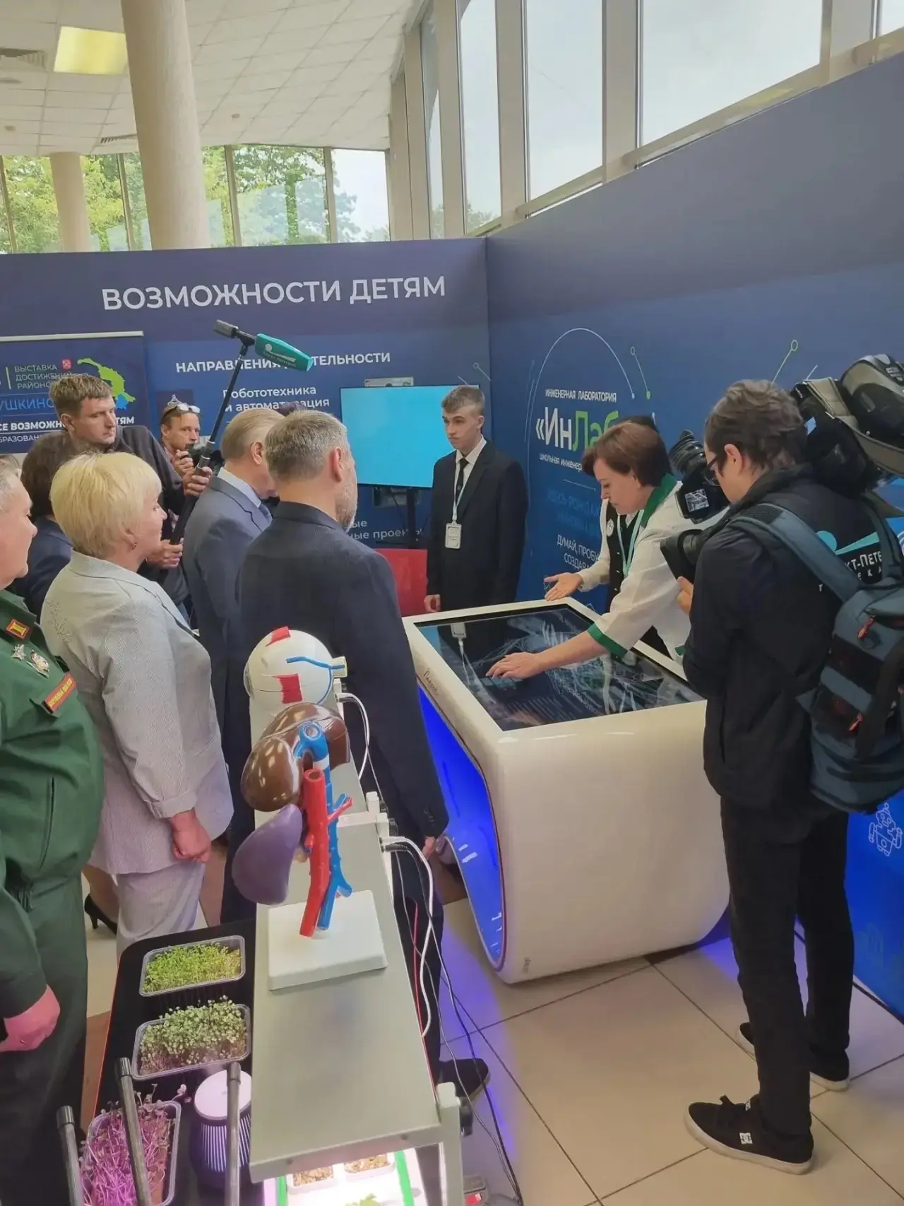 11 августа выставку достижений Пушкинского района «Родной район» посетил Губернатор Сан...