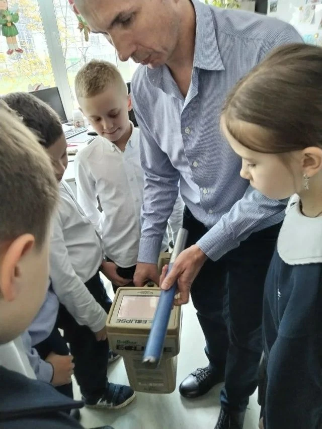 🟢Урок с родителями! В гостях у 2В класса — настоящий инженер! Сегодня наши второклассники познакомил