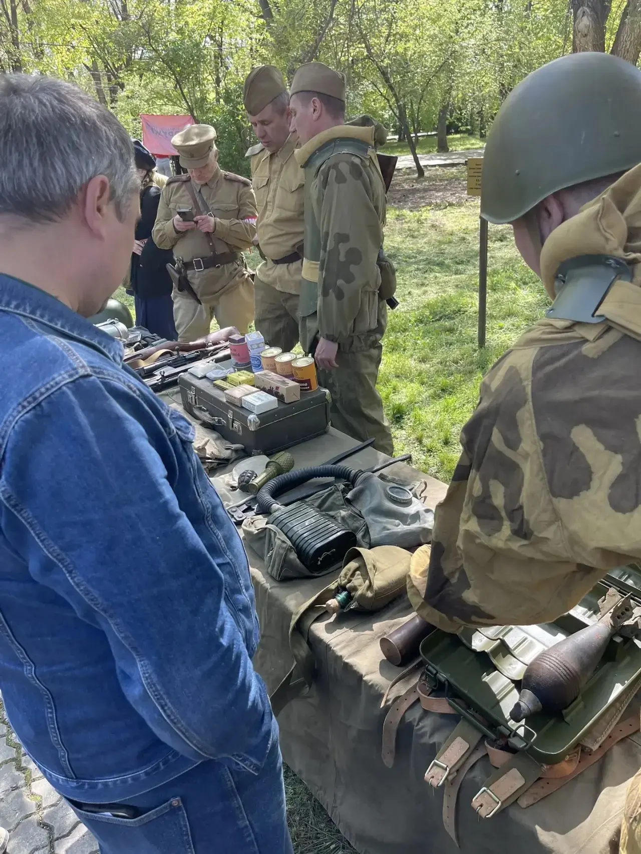 Чтобы помнили: экскурсия в преддверии 9 Мая 🌟  "Нет в России семьи такой, где не памятен свой герой.