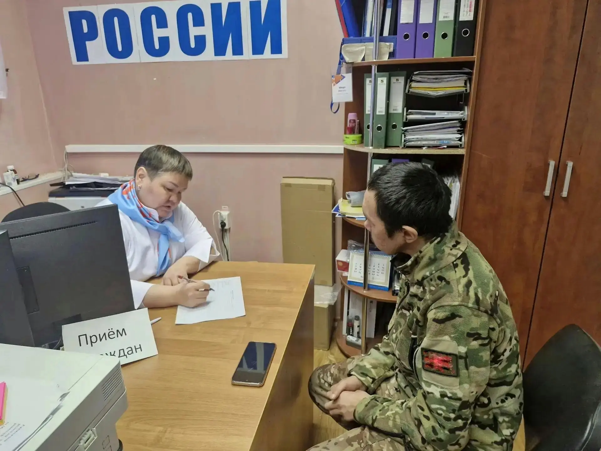 🤝 На Чукотке участнику СВО с инвалидностью помогли получить новое место работы и решить семейные пр