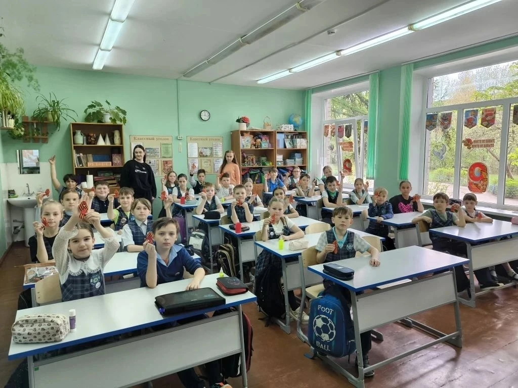 ⭐️Активисты «Движения Первых» в рамках Дня Победы провели викторину для 3-х классов. 💯Параллельно с 