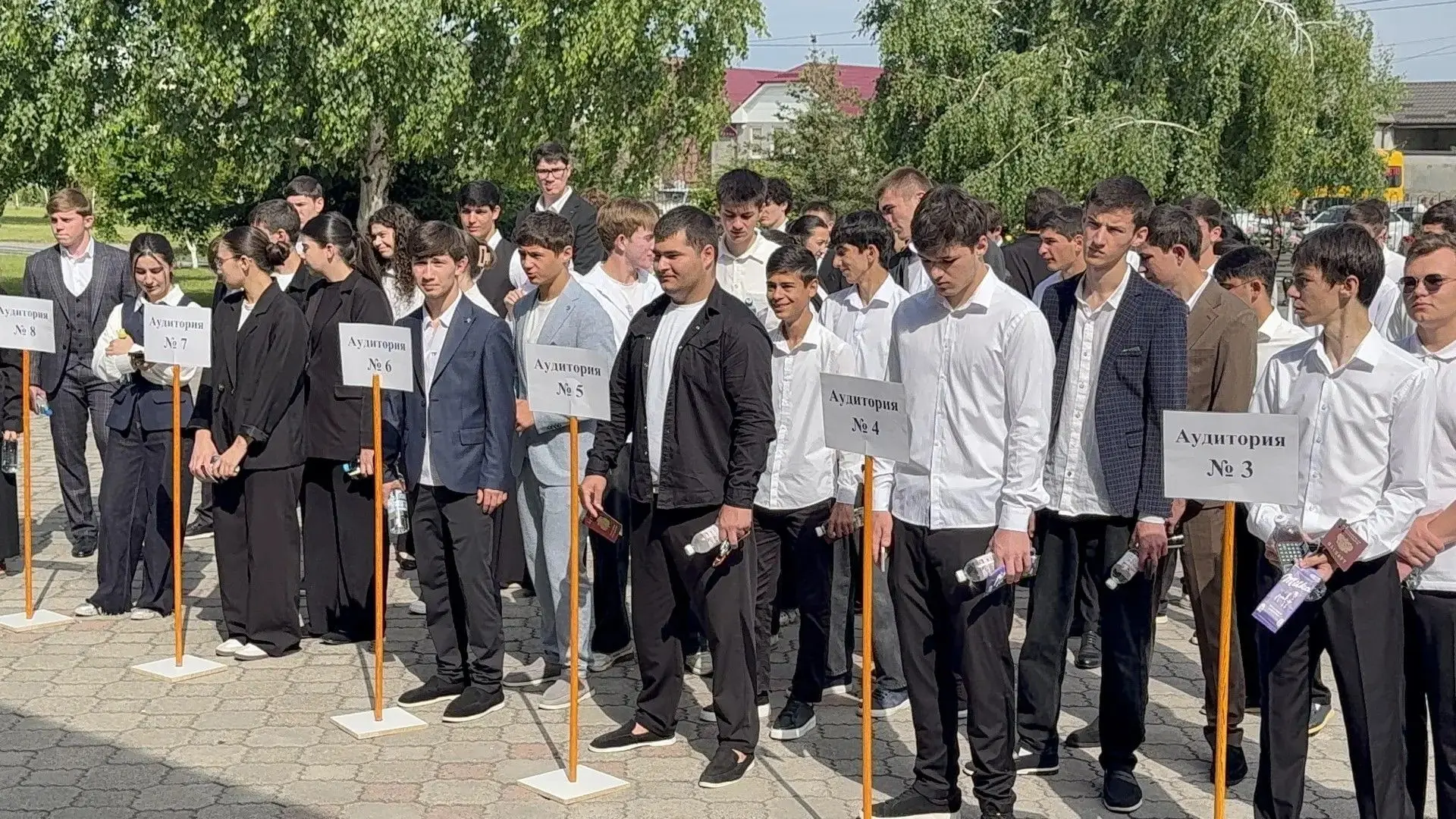 Физика и обществознание: выпускники КБР сдали очередные экзамены в рамках ЕГЭ